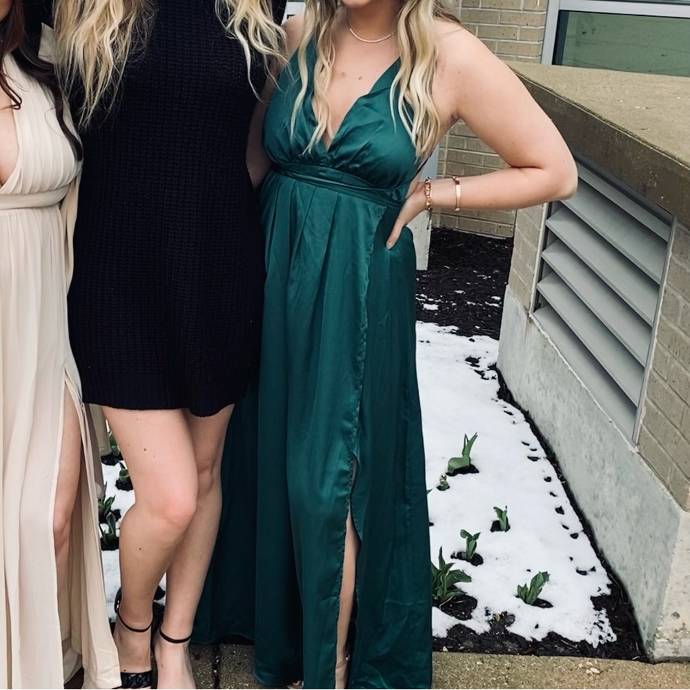 Long green blackness dress with silt